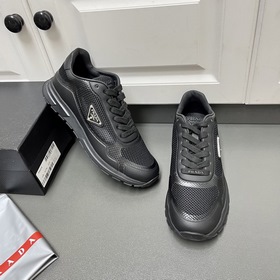 Prada 男士新款織物網眼系帶運動鞋 這款采用輕質磨砂tpu拼接透氣織物網眼鞋