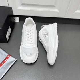 Prada 男士新款織物網眼系帶運動鞋 這款采用輕質磨砂tpu拼接透氣織物網眼鞋