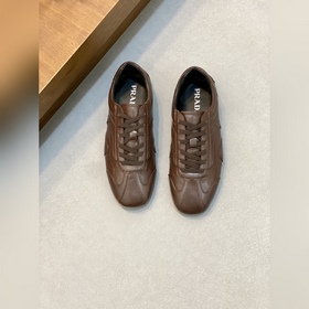 Prada，普拉達 男士皮革休閑運動鞋 采用進口小牛皮拼接鞋面，立體幾何分割，精