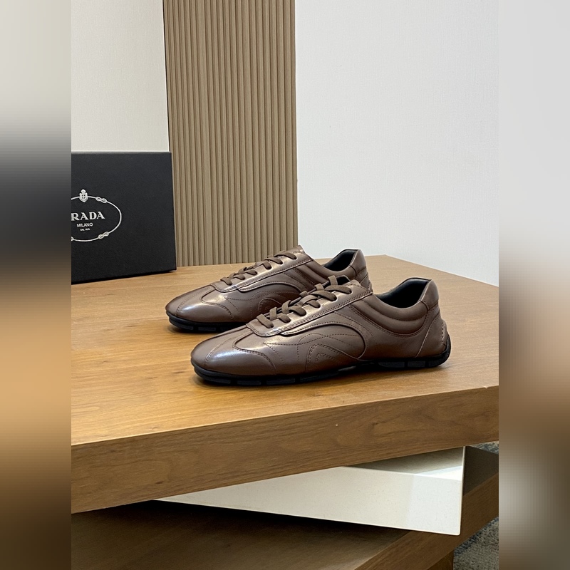 Prada，普拉達 男士皮革休閑運動鞋 采用進口小牛皮拼接鞋面，立體幾何分割，精