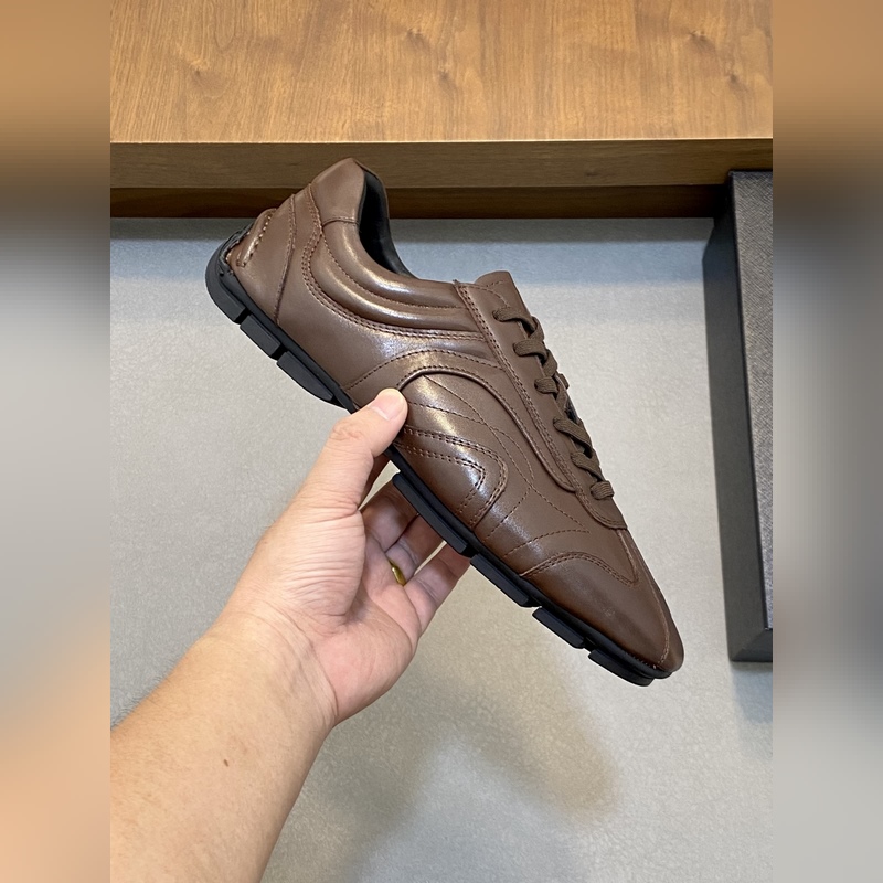 Prada，普拉達 男士皮革休閑運動鞋 采用進口小牛皮拼接鞋面，立體幾何分割，精