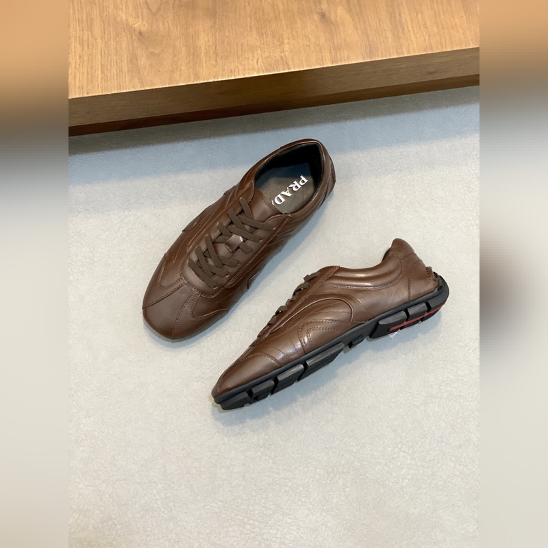 Prada，普拉達 男士皮革休閑運動鞋 采用進口小牛皮拼接鞋面，立體幾何分割，精