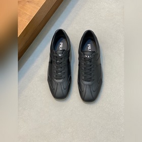 Prada，普拉達 男士皮革休閑運動鞋 采用進口小牛皮拼接鞋面，立體幾何分割，精