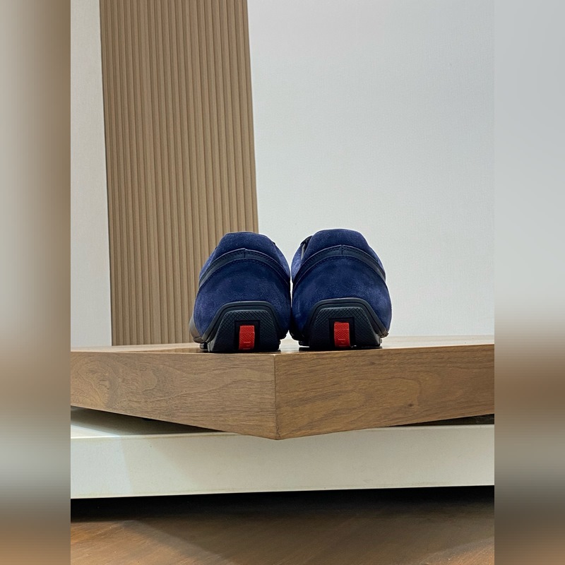 Prada，普拉達 男士皮革休閑運動鞋 采用進口小牛皮拼接鞋面，立體幾何分割，精