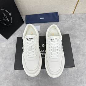 Prada，普拉達 最新款厚底休閑運動鞋 小牛皮材質拼接網面撞色設計 外側三角P