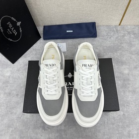 Prada，普拉達 最新款厚底休閑運動鞋 小牛皮材質拼接網面撞色設計 外側三角P