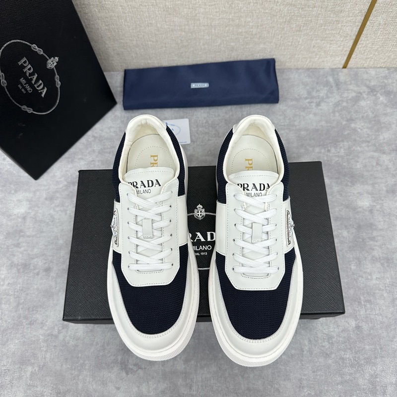 Prada，普拉達 最新款厚底休閑運動鞋 小牛皮材質拼接網面撞色設計 外側三角P