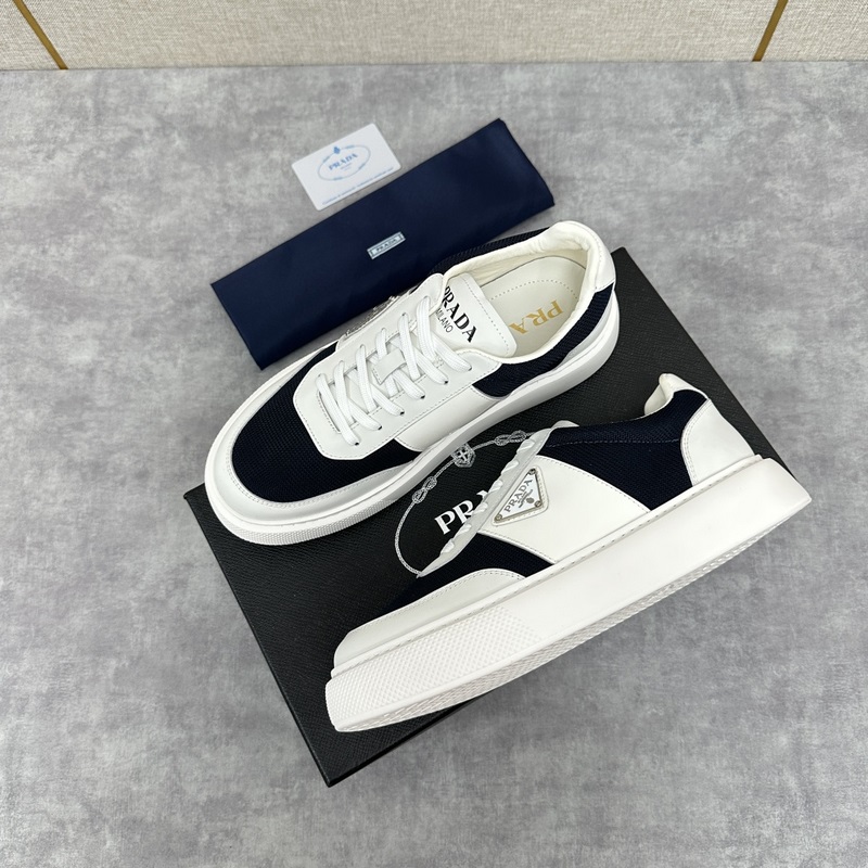 Prada，普拉達 最新款厚底休閑運動鞋 小牛皮材質拼接網面撞色設計 外側三角P