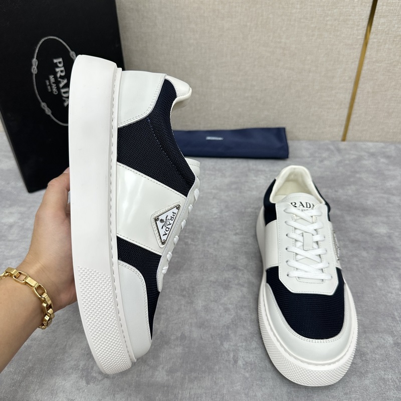 Prada，普拉達 最新款厚底休閑運動鞋 小牛皮材質拼接網面撞色設計 外側三角P