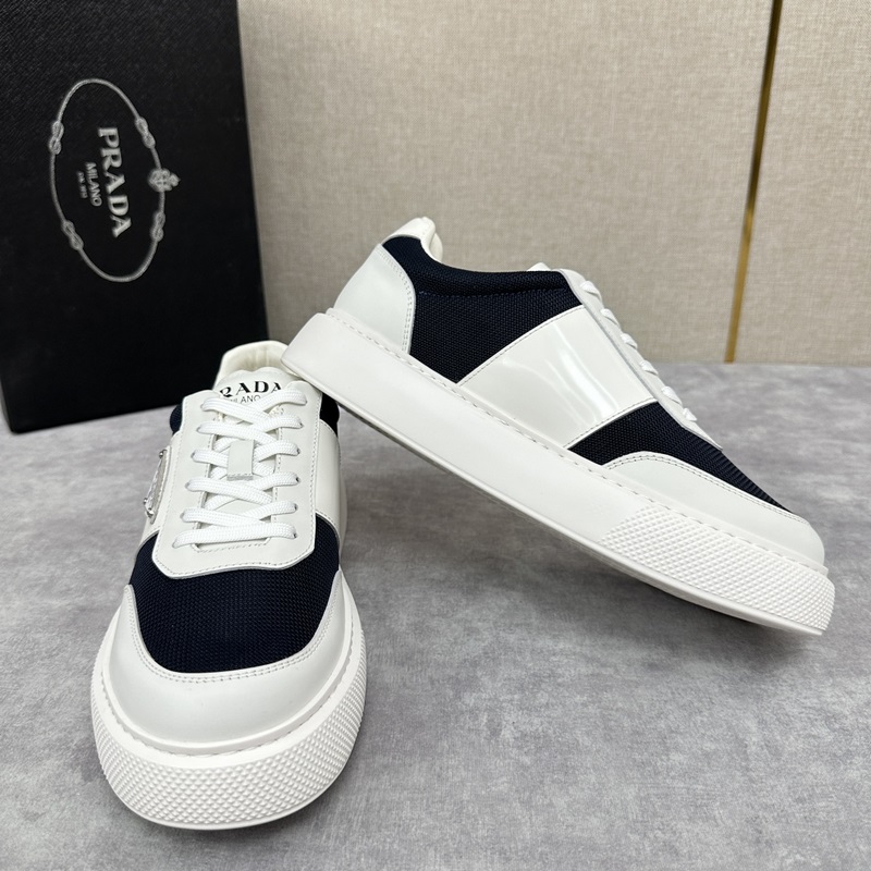 Prada，普拉達 最新款厚底休閑運動鞋 小牛皮材質拼接網面撞色設計 外側三角P