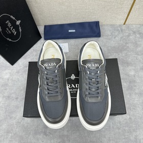 Prada，普拉達 最新款厚底休閑運動鞋 小牛皮材質拼接網面撞色設計 外側三角P