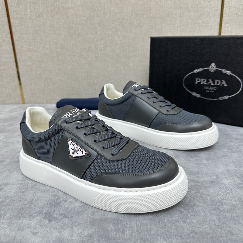 Prada，普拉達 最新款厚底休閑運動鞋 小牛皮材質拼接網面撞色設計 外側三角P