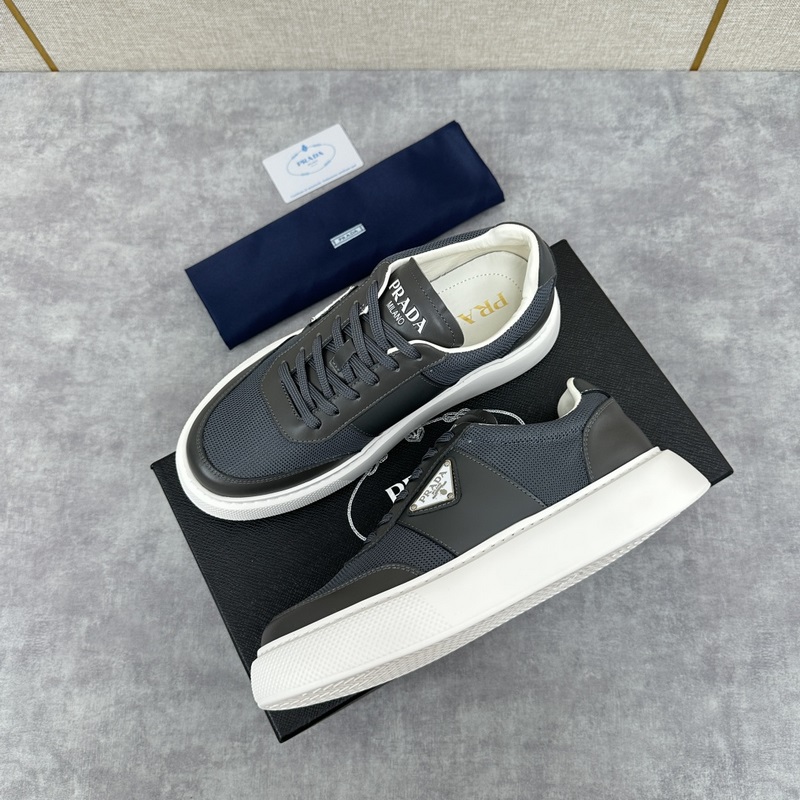 Prada，普拉達 最新款厚底休閑運動鞋 小牛皮材質拼接網面撞色設計 外側三角P