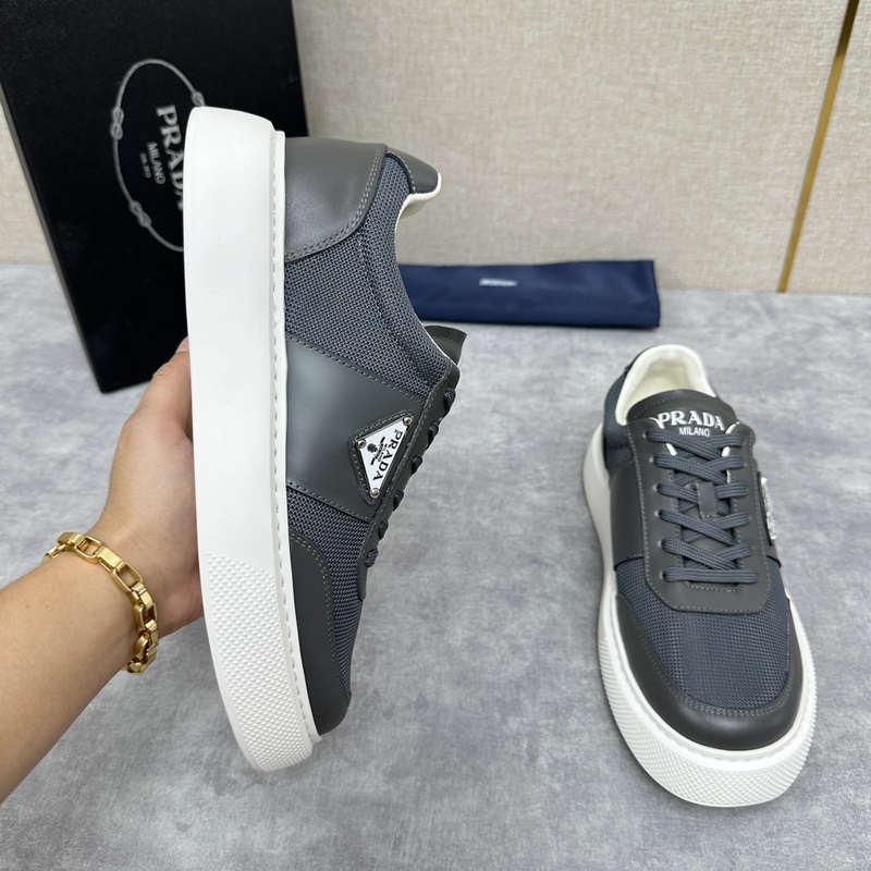 Prada，普拉達 最新款厚底休閑運動鞋 小牛皮材質拼接網面撞色設計 外側三角P