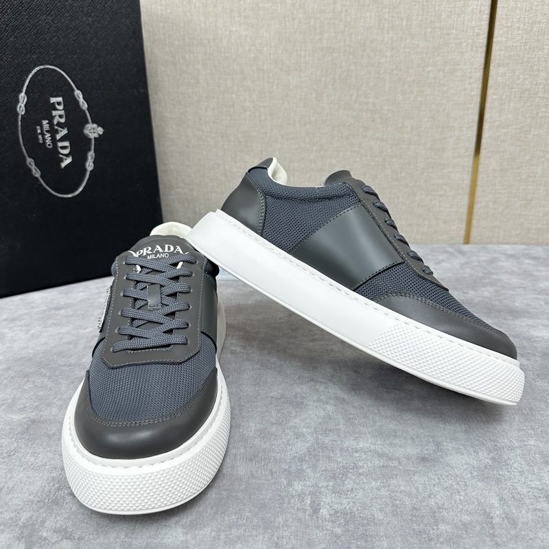 Prada，普拉達 最新款厚底休閑運動鞋 小牛皮材質拼接網面撞色設計 外側三角P