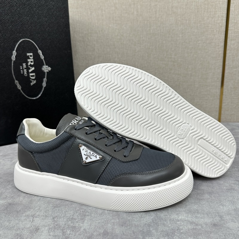 Prada，普拉達 最新款厚底休閑運動鞋 小牛皮材質拼接網面撞色設計 外側三角P