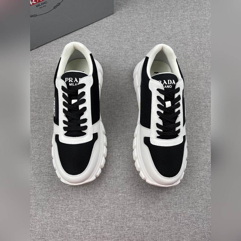 Prada，普拉達男士皮革休閑運動鞋，采用進口純色小牛皮拼接網孔牛皮鞋面，立體幾