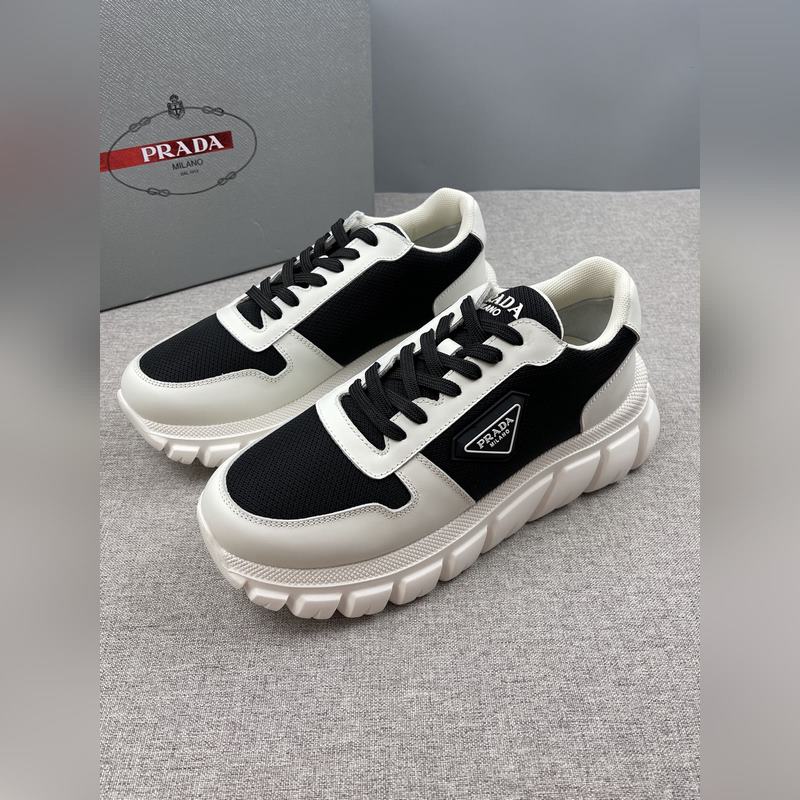 Prada，普拉達男士皮革休閑運動鞋，采用進口純色小牛皮拼接網孔牛皮鞋面，立體幾