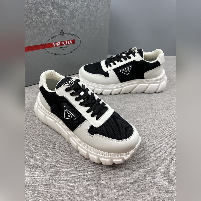 Prada，普拉達男士皮革休閑運動鞋，采用進口純色小牛皮拼接網孔牛皮鞋面，立體幾