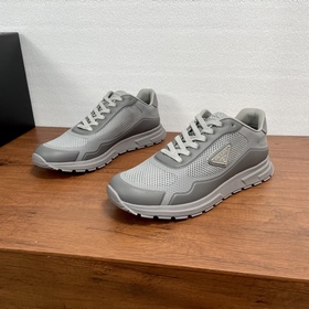 Prada，普拉達 男士新款織物網眼系帶運動鞋 這款運動鞋采用輕質磨砂tpu拼接