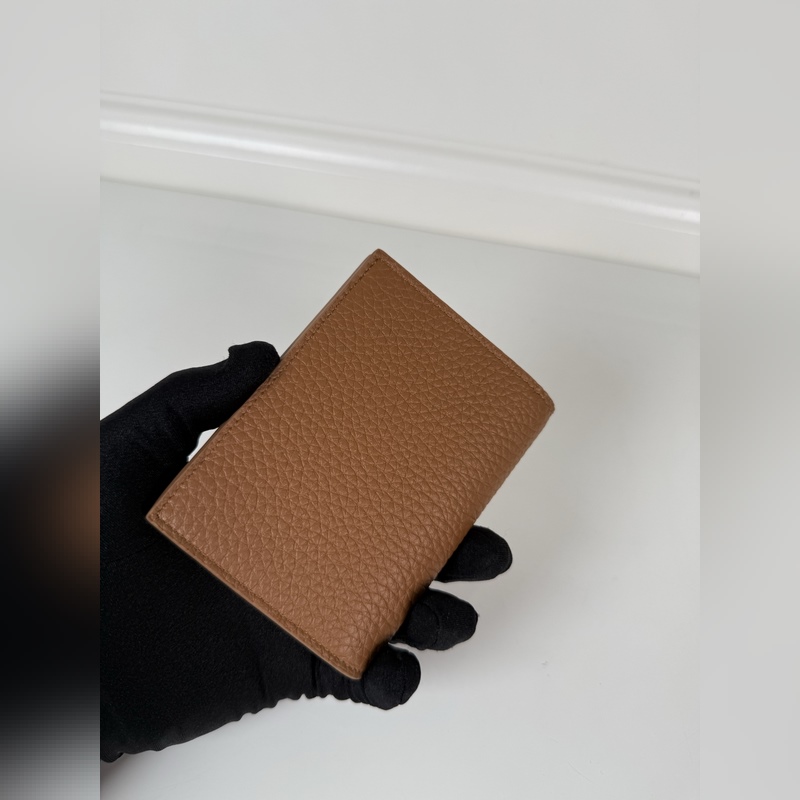 PRADA 普拉達 女士兩折短夾，型號1M0204，細紋鹿皮制作，長度11.2高