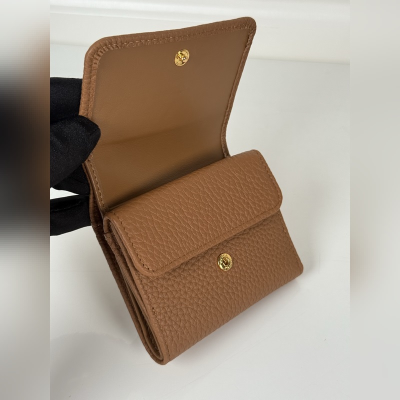 PRADA 普拉達 女士鹿皮短夾，原單品質，型號1MH043，四個卡位插口，一個