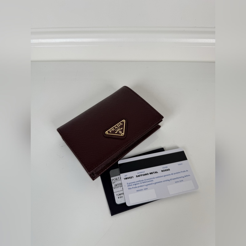 PRADA 普拉達 按扣式開合短夾，男女通用，型號1MV021，一個鈔票隔層，四