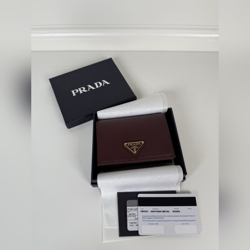 PRADA 普拉達 按扣式開合短夾，男女通用，型號1MV021，一個鈔票隔層，四