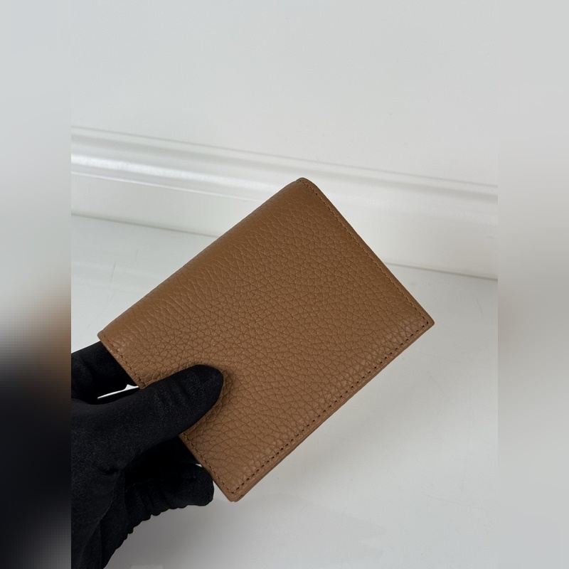 PRADA 普拉達 女士兩折短夾，型號1M0204，細紋鹿皮制作，長度11.2高