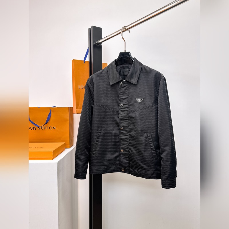 普拉達(dá) 2026早秋男士高端時(shí)裝款翻領(lǐng)戶外夾克外套，官方專櫃主推展示，香港洋行渠