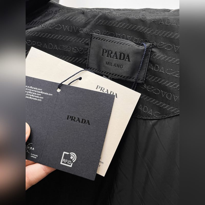 普拉達(dá) 2026早秋男士高端時(shí)裝款翻領(lǐng)戶外夾克外套，官方專櫃主推展示，香港洋行渠