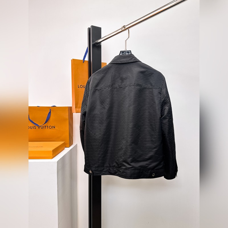 普拉達(dá) 2026早秋男士高端時(shí)裝款翻領(lǐng)戶外夾克外套，官方專櫃主推展示，香港洋行渠