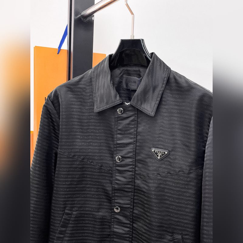 普拉達(dá) 2026早秋男士高端時(shí)裝款翻領(lǐng)戶外夾克外套，官方專櫃主推展示，香港洋行渠
