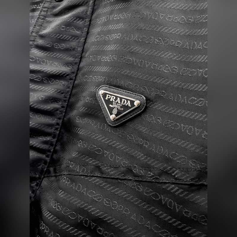 普拉達(dá) 2026早秋男士高端時(shí)裝款翻領(lǐng)戶外夾克外套，官方專櫃主推展示，香港洋行渠