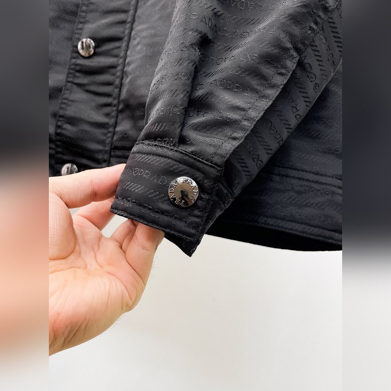 普拉達(dá) 2026早秋男士高端時(shí)裝款翻領(lǐng)戶外夾克外套，官方專櫃主推展示，香港洋行渠