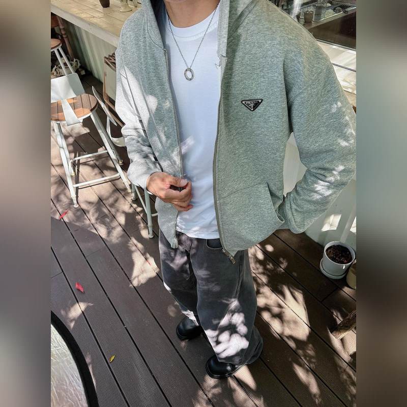 普拉達 官網同步發行 胸前印花品牌logo 功能性 機能運動 男女同款 新款運動