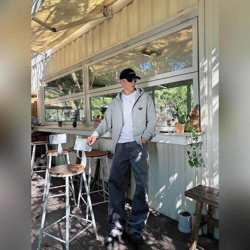 普拉達 官網同步發行 胸前印花品牌logo 功能性 機能運動 男女同款 新款運動