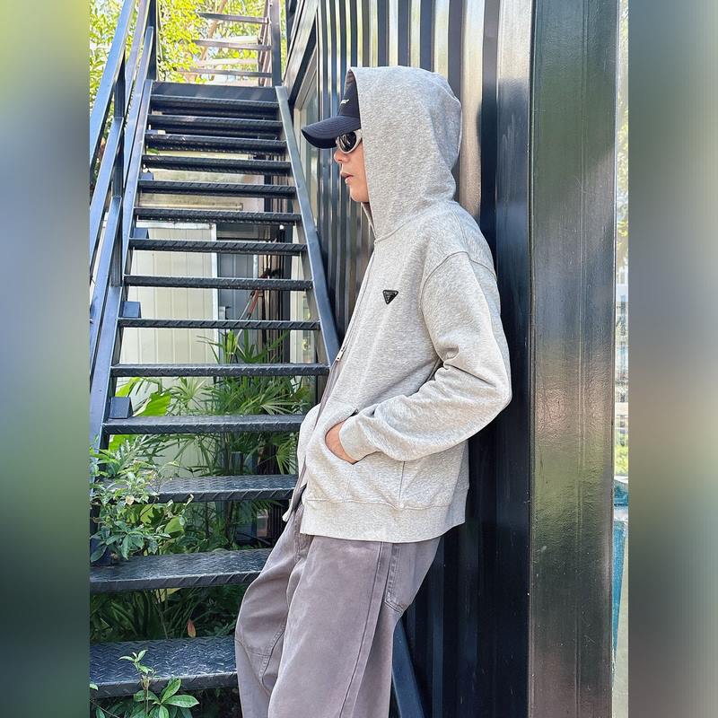 普拉達 官網同步發行 胸前印花品牌logo 功能性 機能運動 男女同款 新款運動