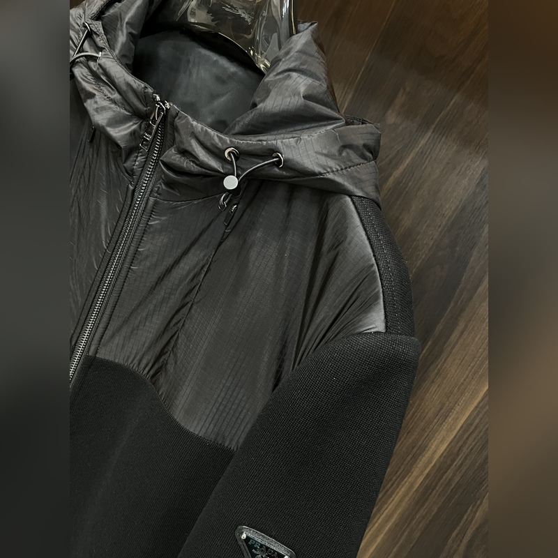 Prada 2026最新款時尚設計師款羽絨外套 普拉達連帽羊毛外套，羊毛拼接外套