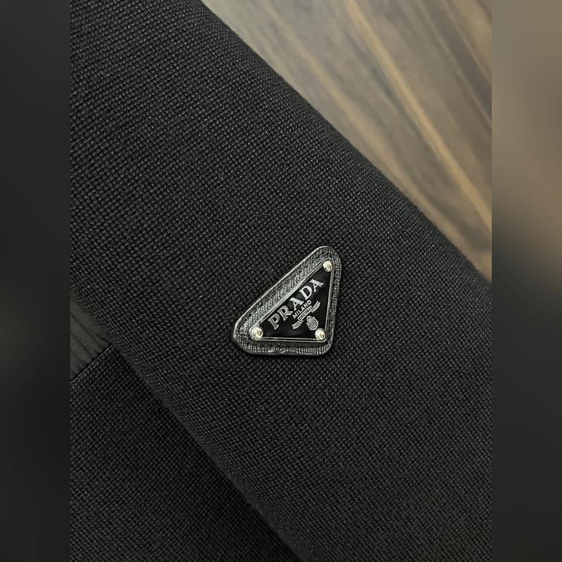 Prada 2026最新款時尚設計師款羽絨外套 普拉達連帽羊毛外套，羊毛拼接外套