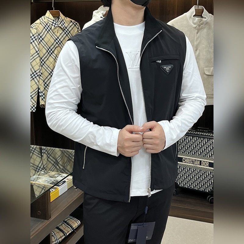 Prada 2026ss早秋新款發布 普拉達立領馬甲夾克外套，秋款外套！穿上就是