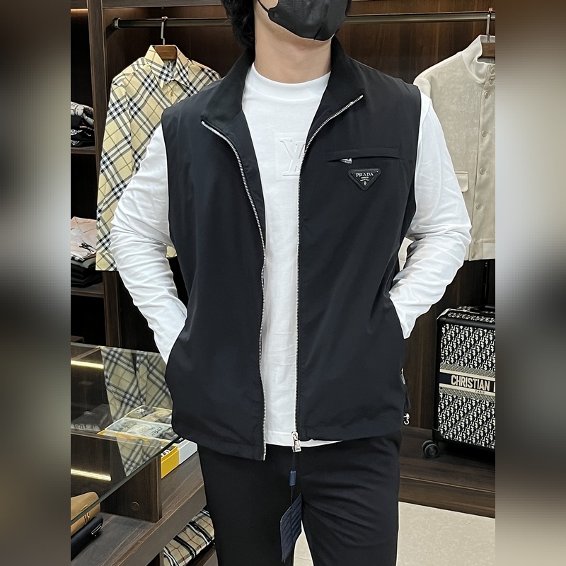 Prada 2026ss早秋新款發布 普拉達立領馬甲夾克外套，秋款外套！穿上就是