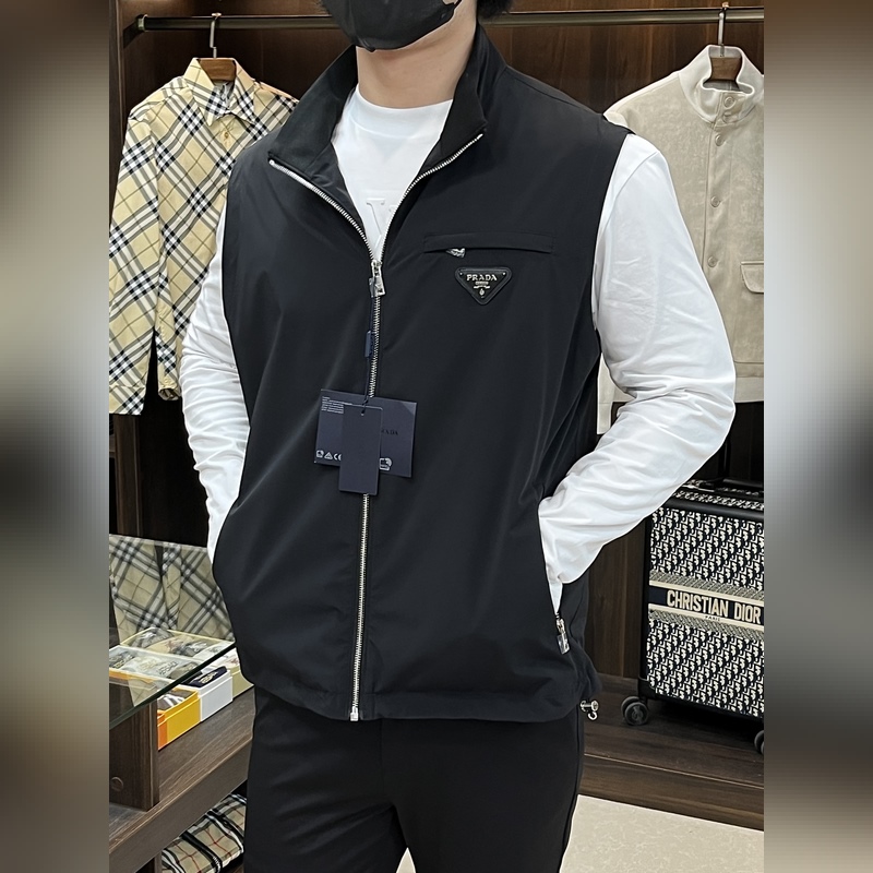 Prada 2026ss早秋新款發布 普拉達立領馬甲夾克外套，秋款外套！穿上就是