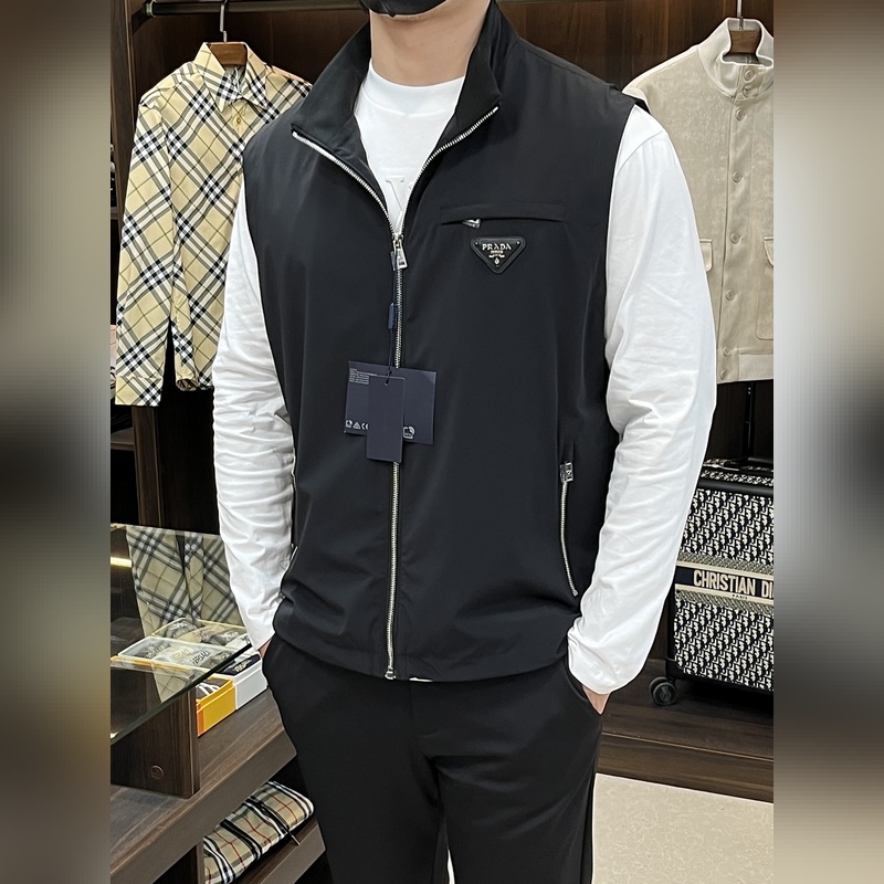 Prada 2026ss早秋新款發布 普拉達立領馬甲夾克外套，秋款外套！穿上就是