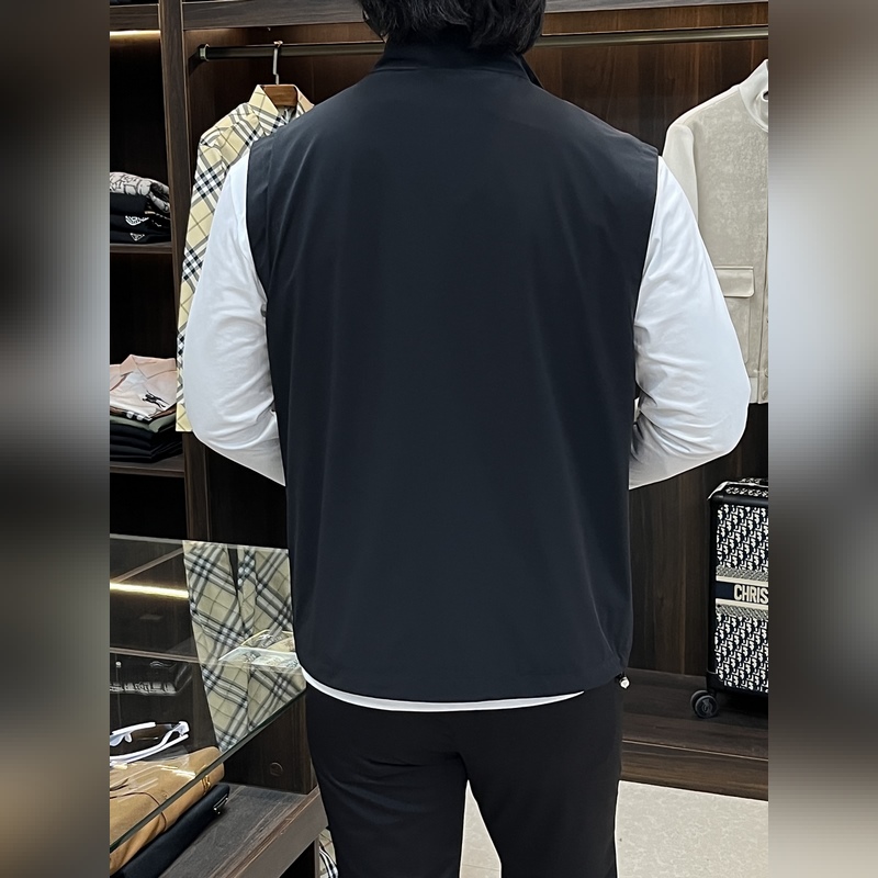 Prada 2026ss早秋新款發布 普拉達立領馬甲夾克外套，秋款外套！穿上就是