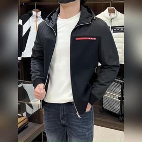 Prada 2026ss早秋新款發布 普拉達連帽夾克外套，拼接面料秋季爆款夾薄