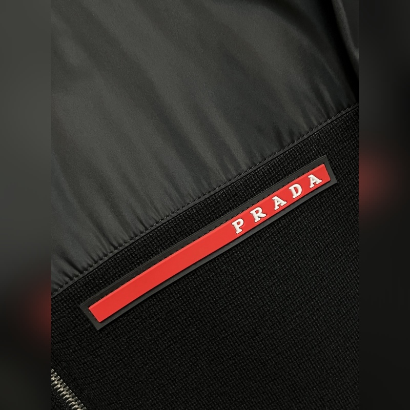Prada 2026ss早秋新款發布 普拉達連帽夾克外套，拼接面料秋季爆款夾薄