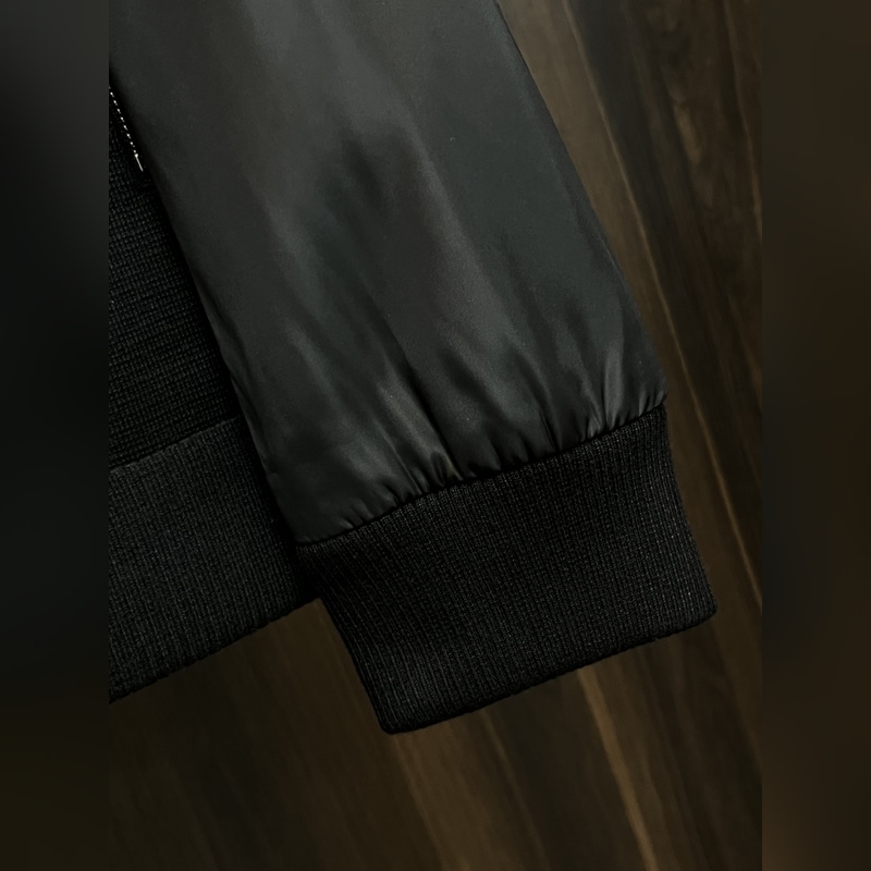 Prada 2026ss早秋新款發布 普拉達連帽夾克外套，拼接面料秋季爆款夾薄