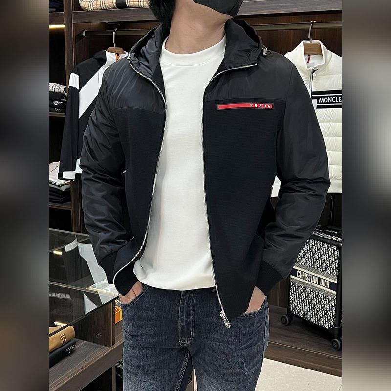 Prada 2026ss早秋新款發布 普拉達連帽夾克外套，拼接面料秋季爆款夾薄