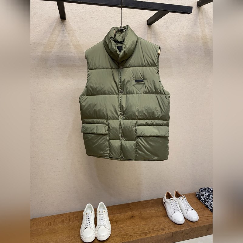 Prada，普拉達 25秋冬新款黑標倒三角標識羽絨背心馬甲 定制YB防風防水尼